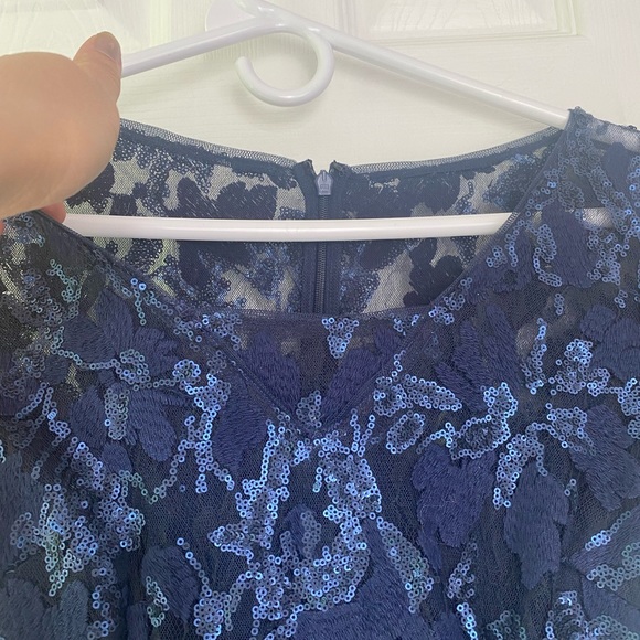 An adorable navy blue dress in size 2 for women - Picture 4 of 7